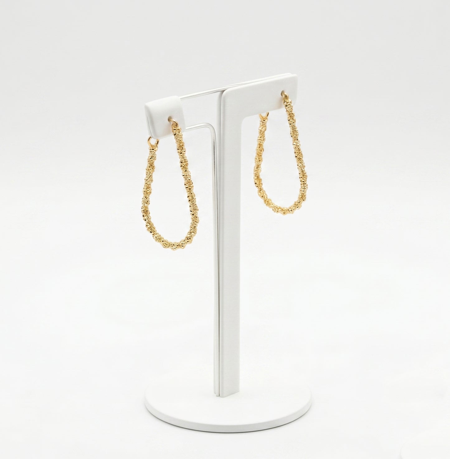 sparkle gold chain errings on a stand