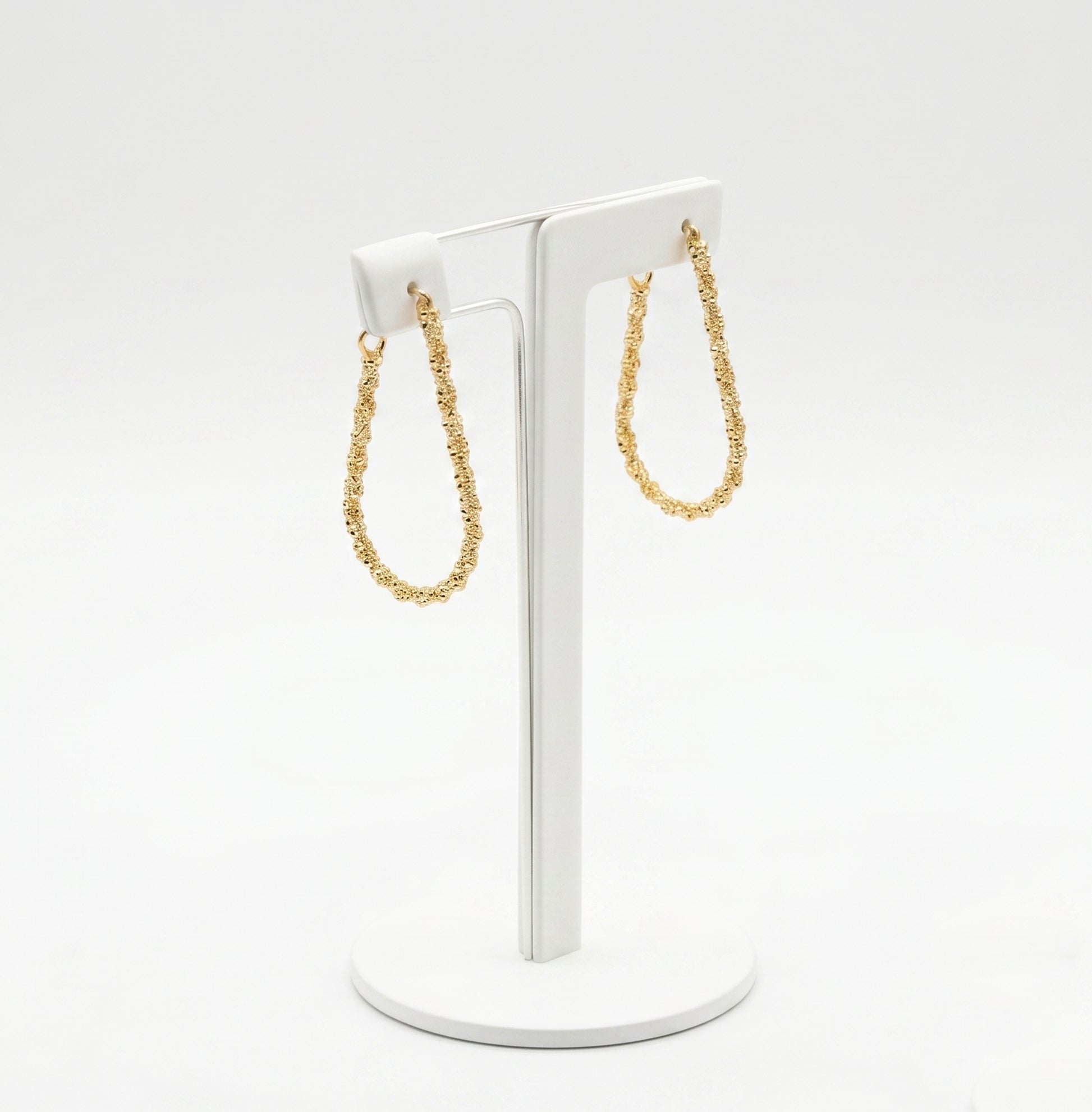 sparkle gold chain errings on a stand