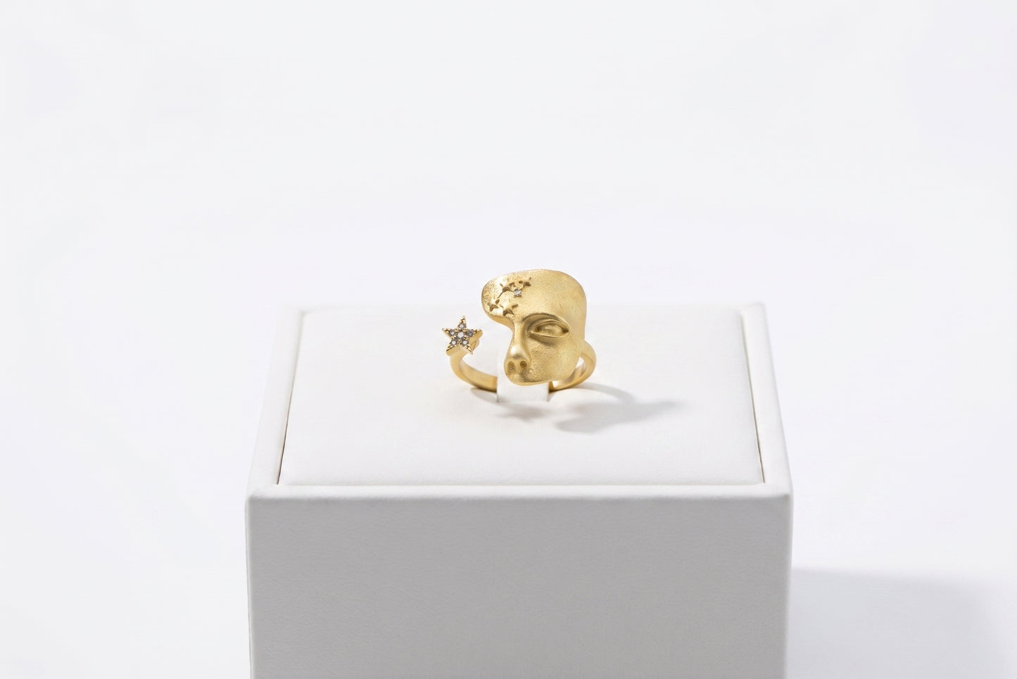 gold ring face