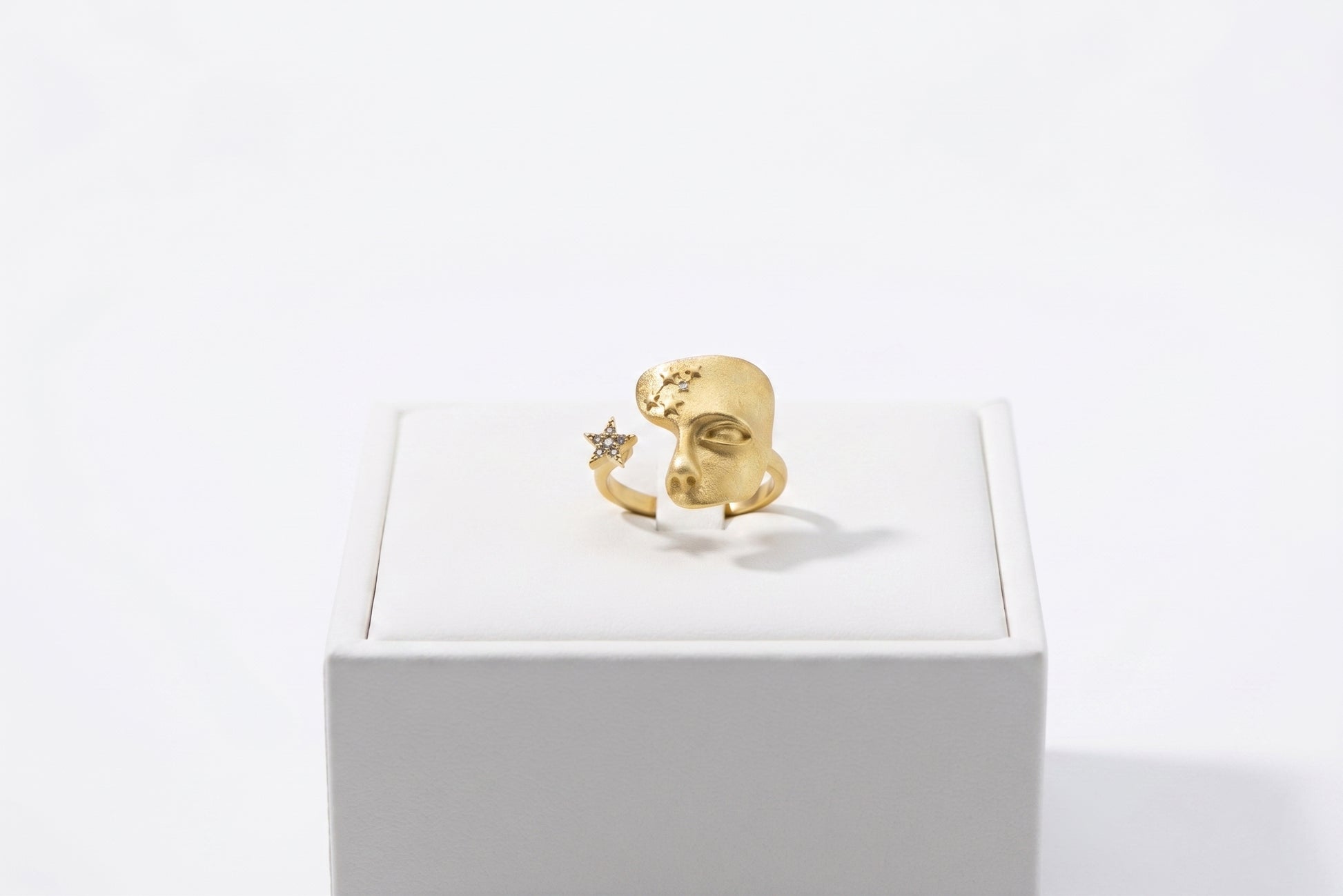 gold ring face