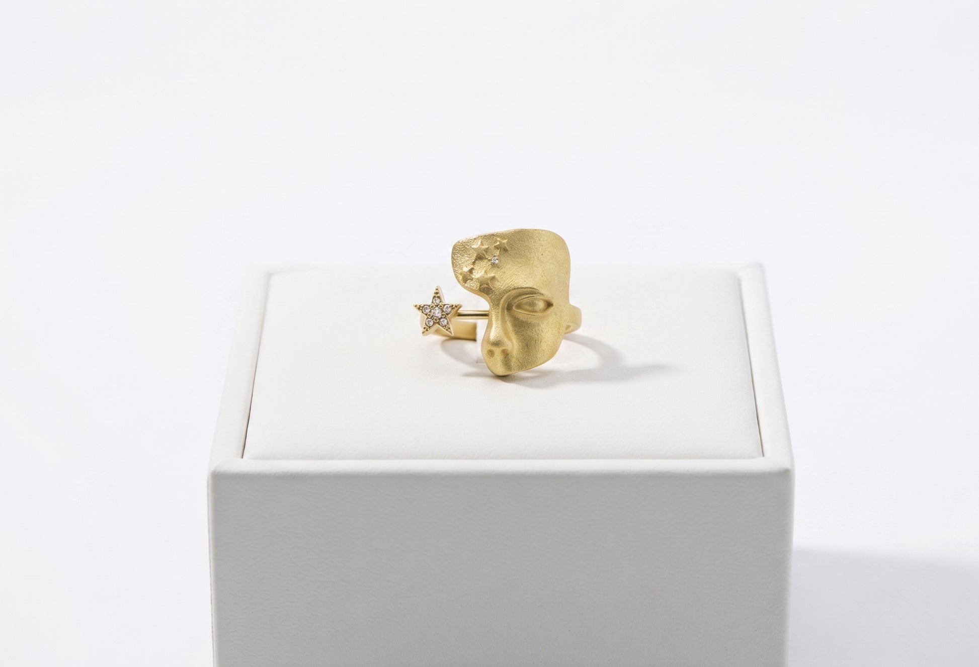 gold face ring
