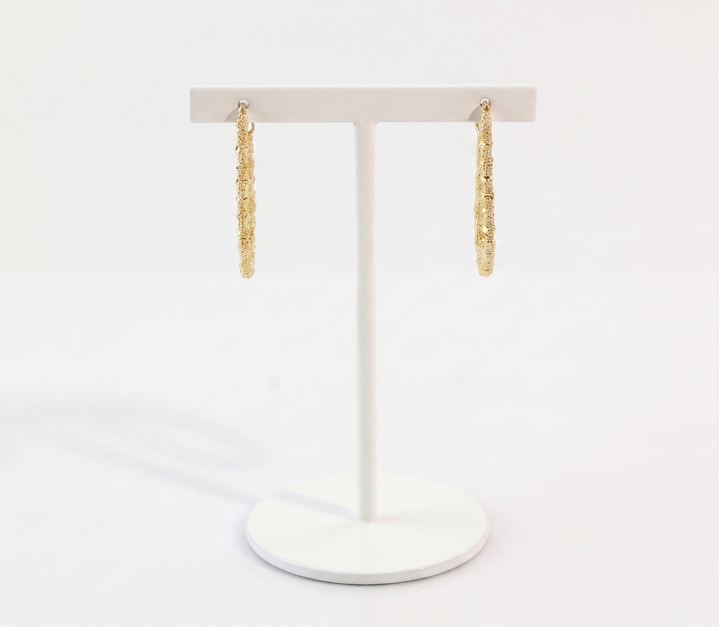 sparkle gold chain errings on a stand