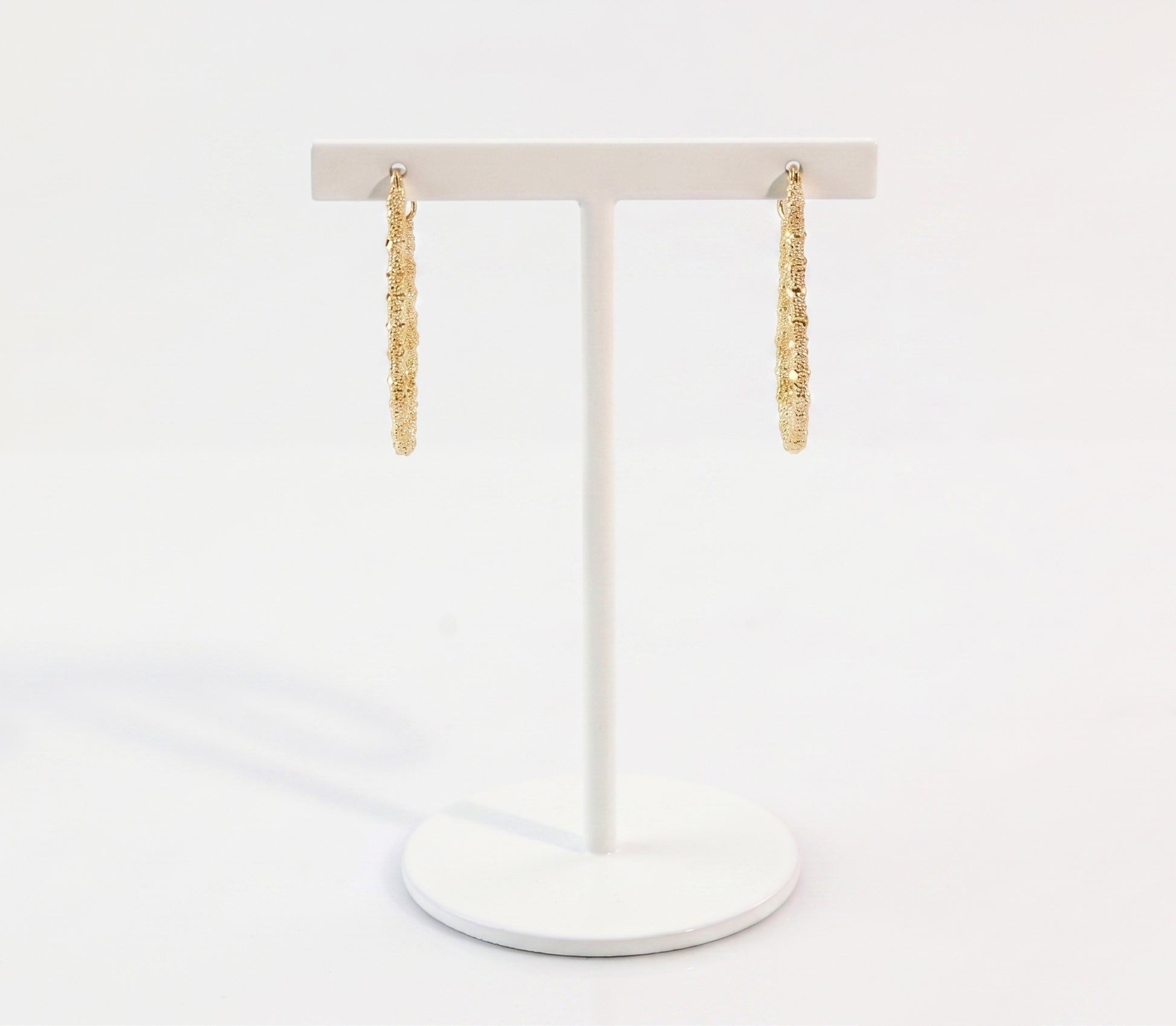sparkle gold chain errings on a stand