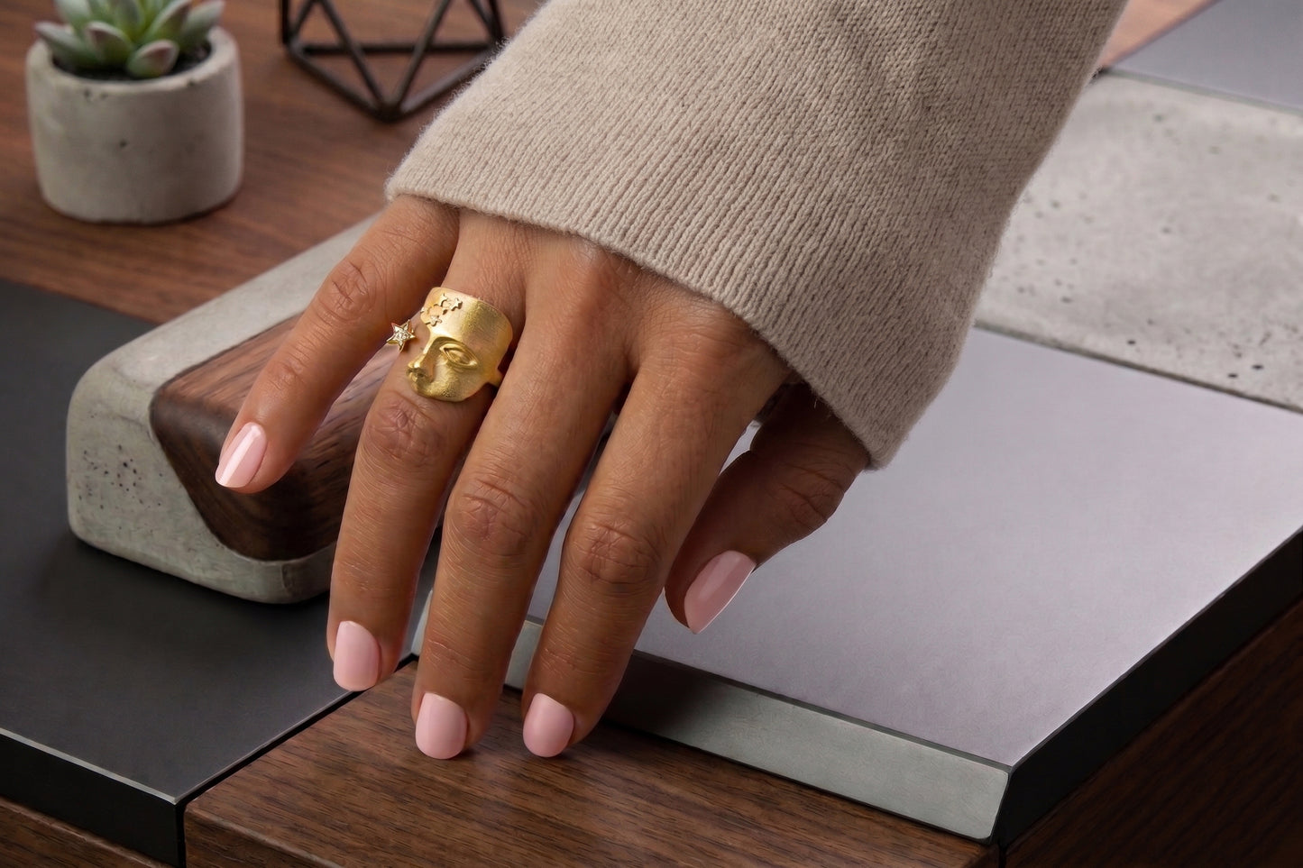 gold and diamond face ring